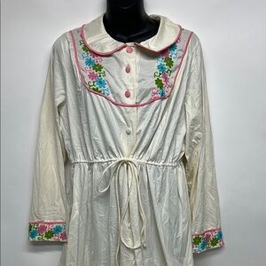 Floral Embroidered cream vintage with embroidery 1960s JCPenney robe size large